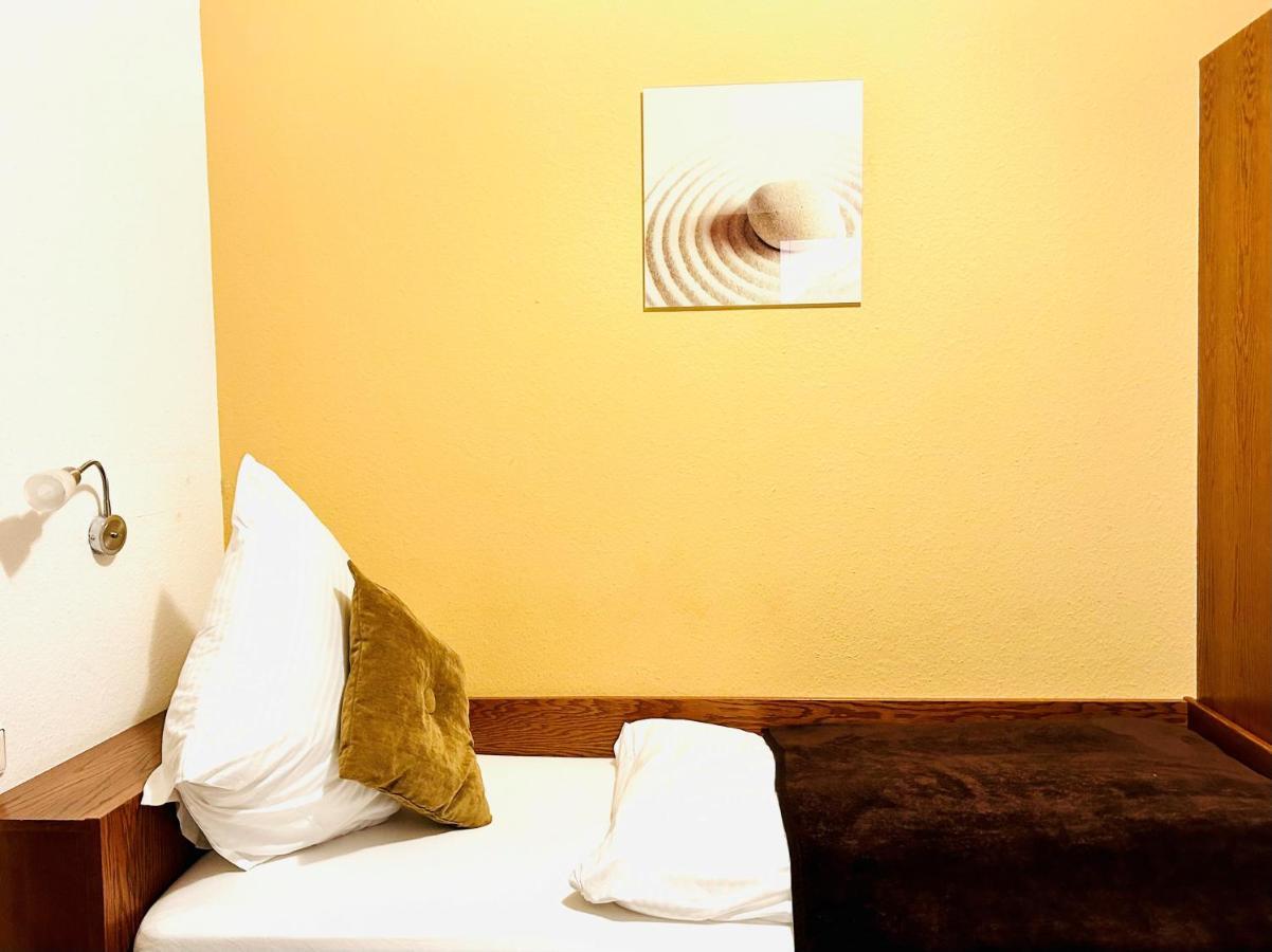 Adler Hotel Garni オストフィルダーン エクステリア 写真