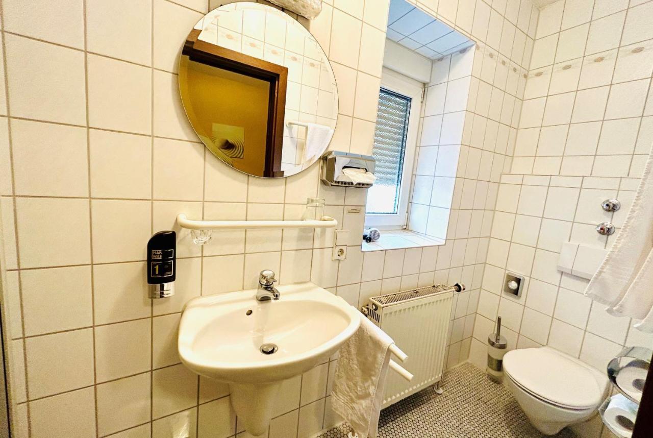 Adler Hotel Garni オストフィルダーン エクステリア 写真