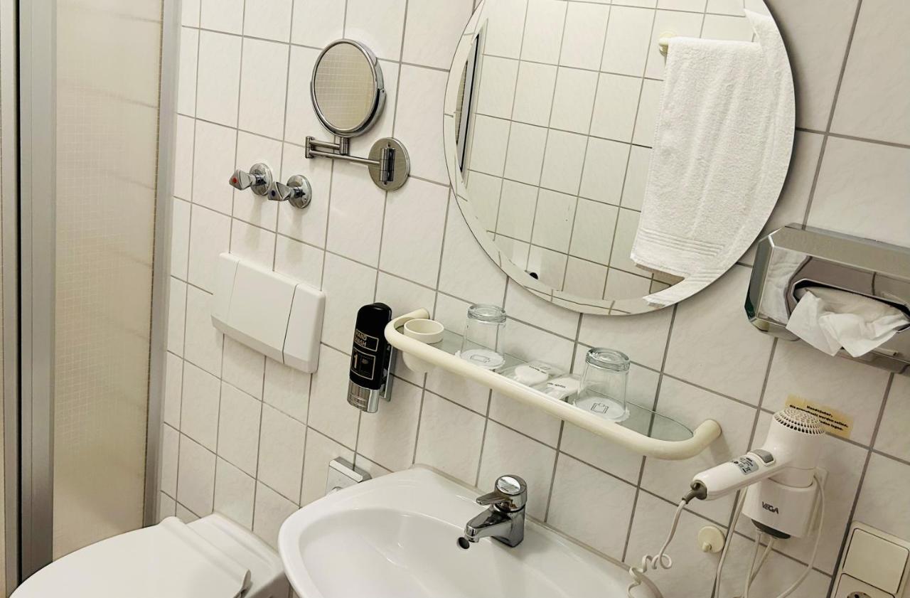 Adler Hotel Garni オストフィルダーン エクステリア 写真